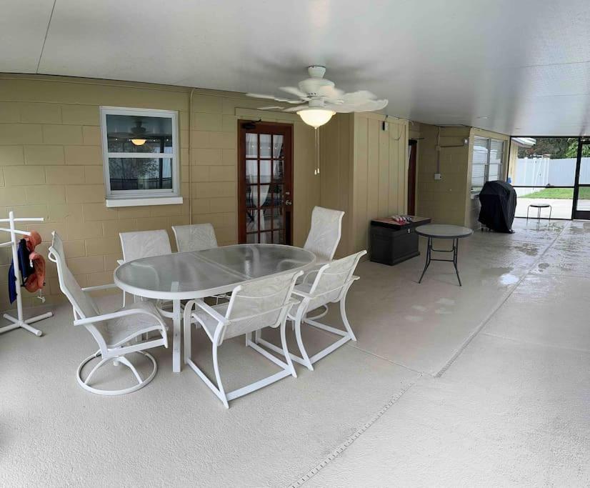 Lake Valrico'S Camelot Court With Heated Pool & Access To Private Lake Eksteriør bilde
