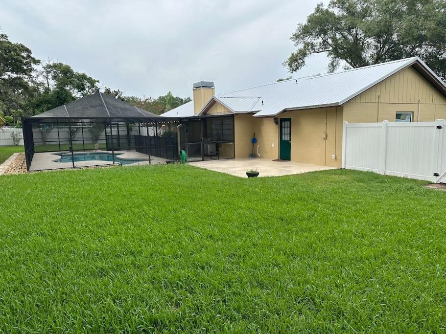 Lake Valrico'S Camelot Court With Heated Pool & Access To Private Lake Eksteriør bilde